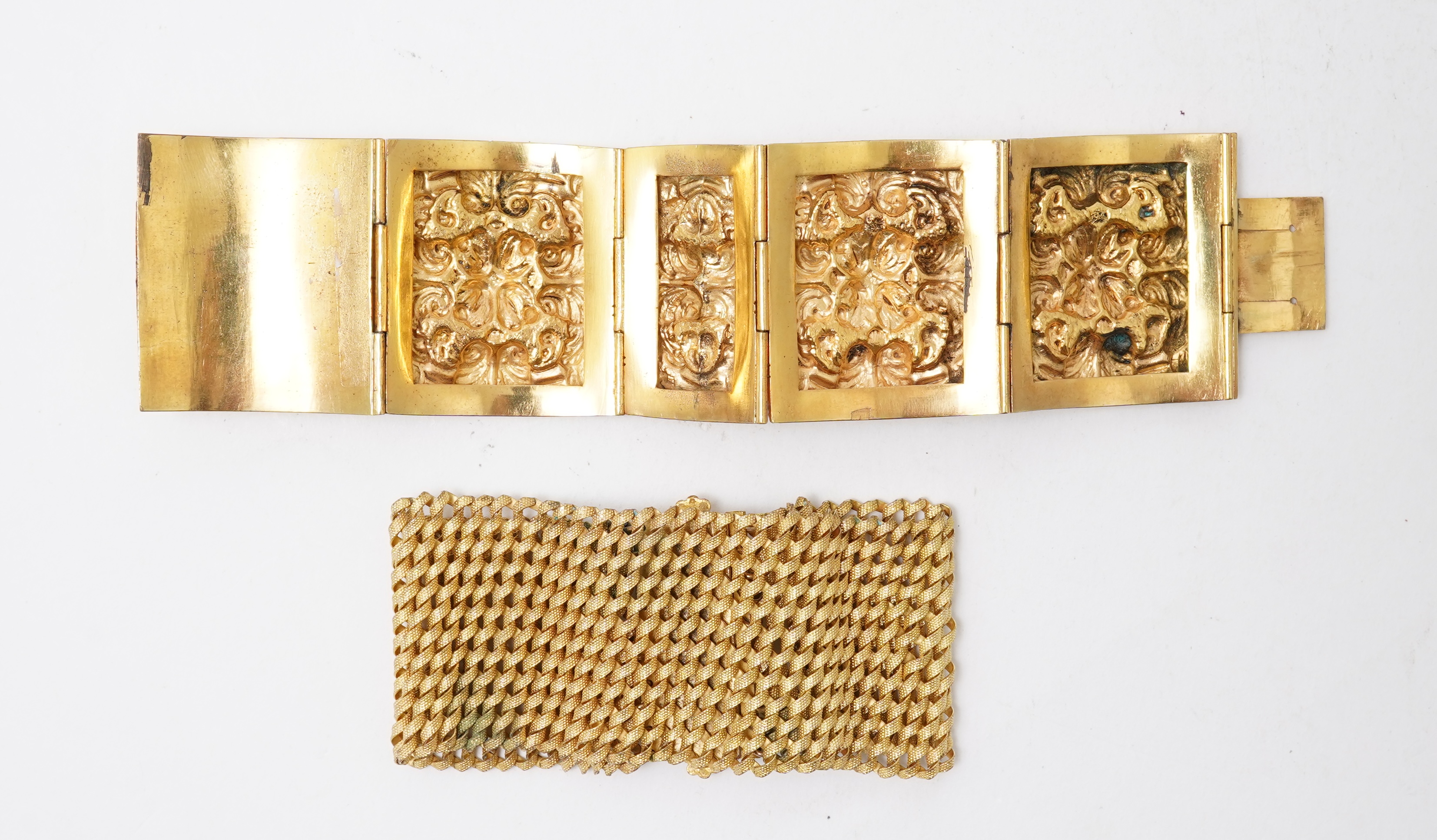 A collection of pinchbeck/gilt metal jewels, 19th century